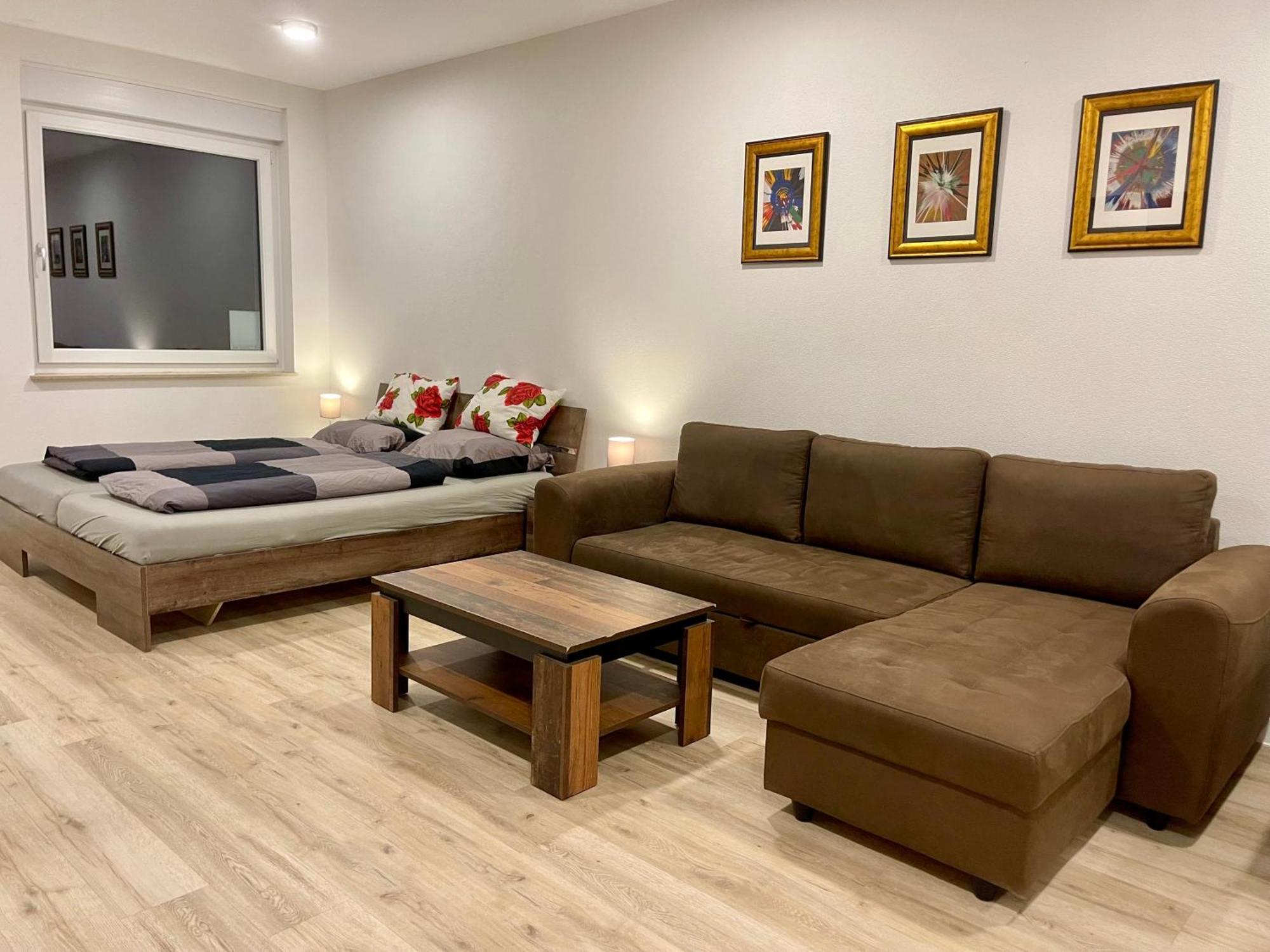 Neu Grosse Einzimmerwohnung Im Zentrum Goldstadt Pforzheim Schloessle Exterior foto