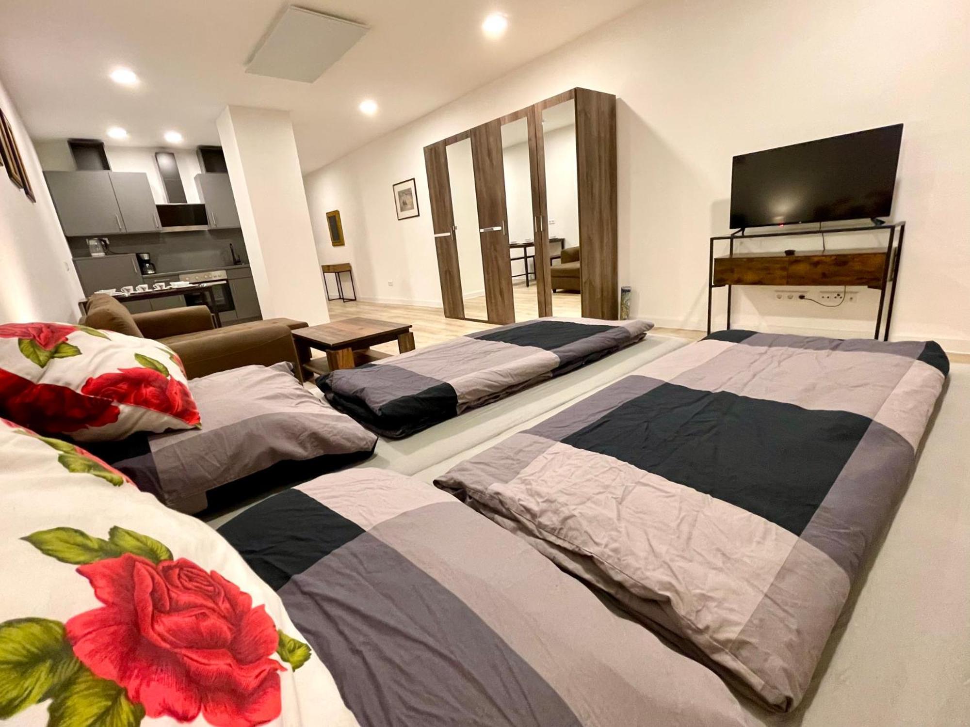 Neu Grosse Einzimmerwohnung Im Zentrum Goldstadt Pforzheim Schloessle Exterior foto