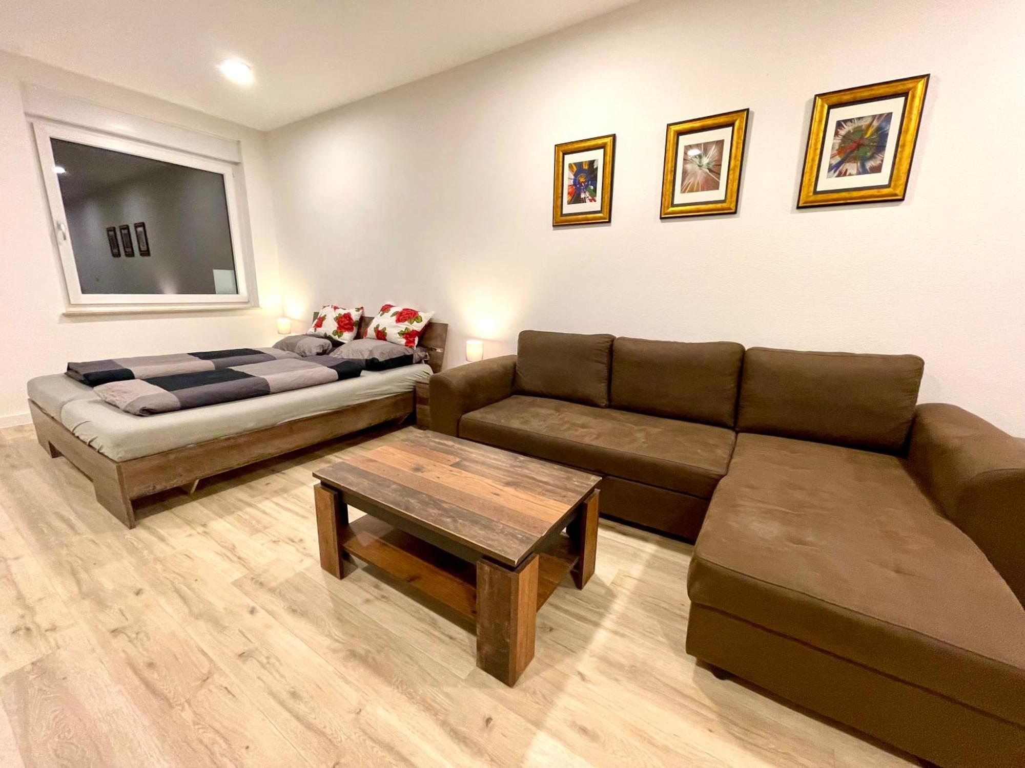 Neu Grosse Einzimmerwohnung Im Zentrum Goldstadt Pforzheim Schloessle Exterior foto